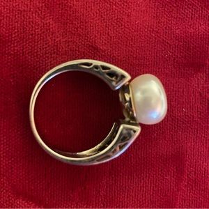 Sterling silver pearl ring